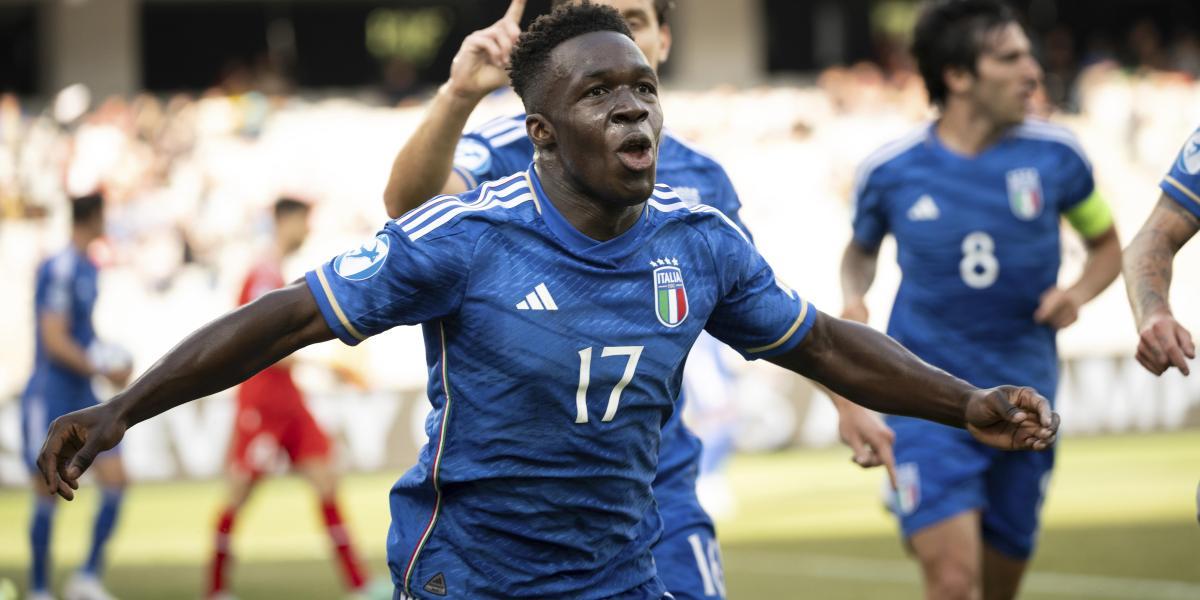 2-3: Italia pasa de golear a sufrir pero logra un triunfo clave