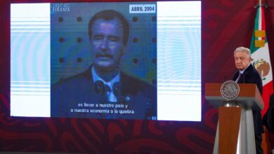 AMLO debate otra vez con Fox sobre autoría de pensiones