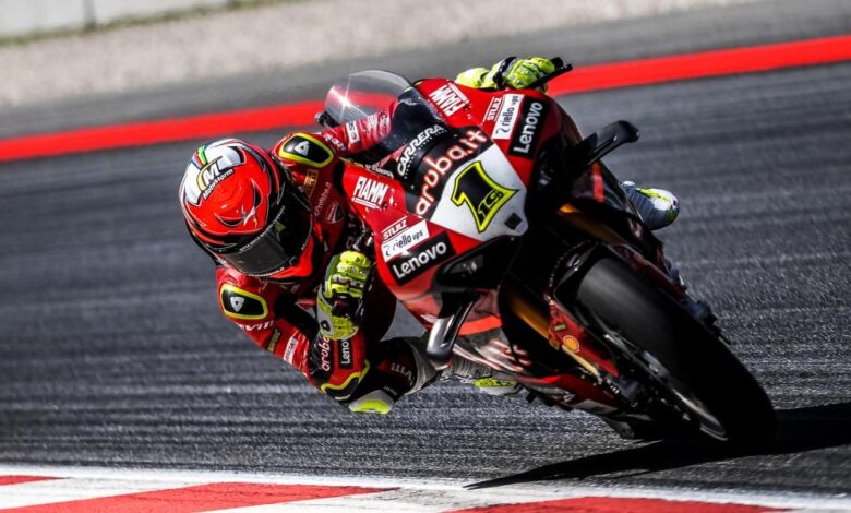 Álvaro Bautista rompe la mala racha de Ducati en Donington ganando la carrera 1