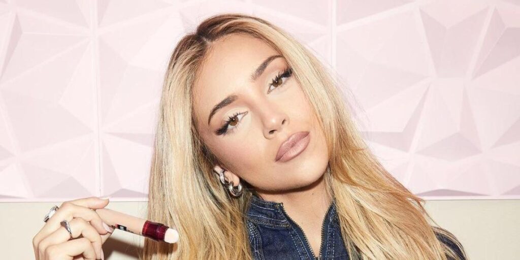 Ana Mena vive un romance veraniego con este famoso rostro de Telecinco