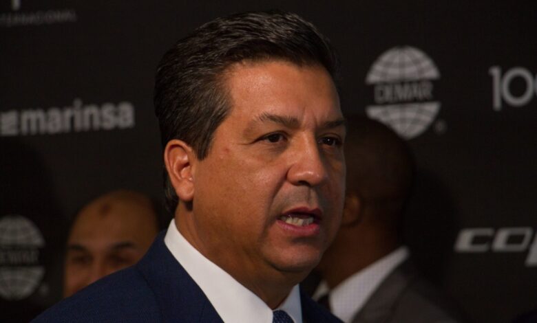 Cabeza de Vaca no acude a registrarse como candidato de Va por México; lo hace su hermano