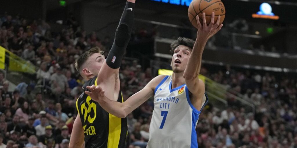 Chet Holmgren, la estrella que viene: tapones...¡a dos manos!