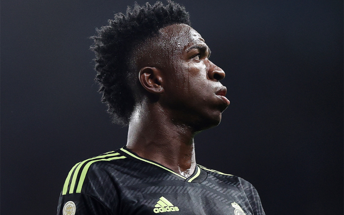 Condecoran a Vinicius en ceremonia de ley contra el racismo en Río de Janeiro