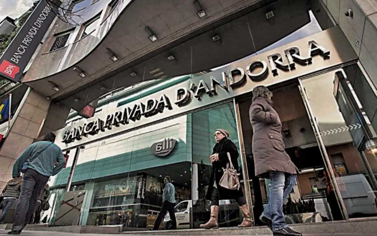 Correos secretos del banco de priistas influyentes salen a la luz: El País