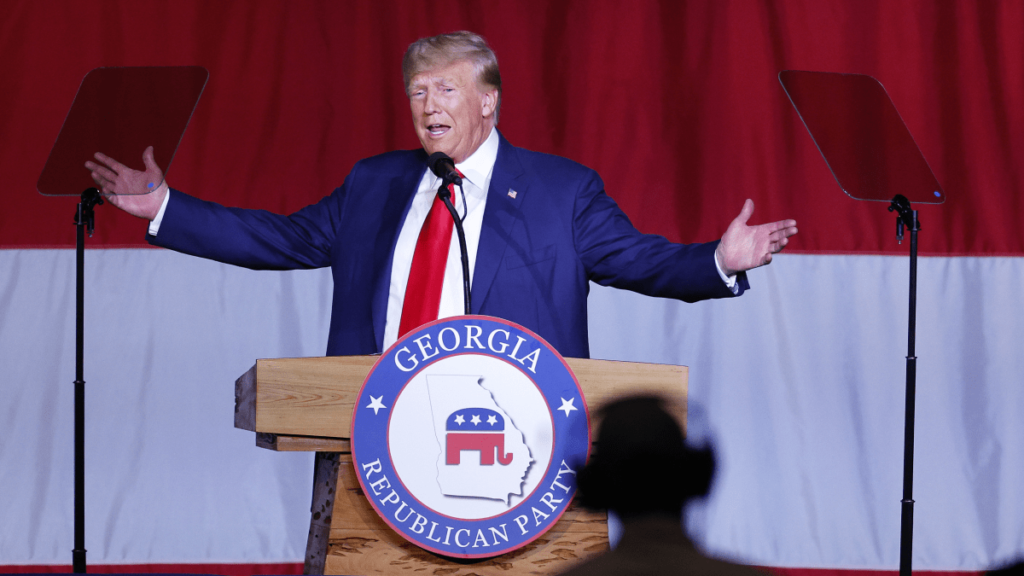 Donald Trump sugiere iniciar juicio político contra Joe Biden