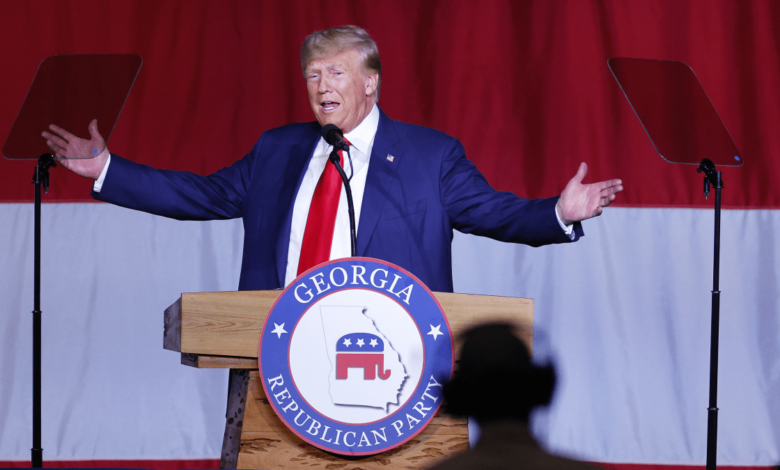 Donald Trump sugiere iniciar juicio político contra Joe Biden