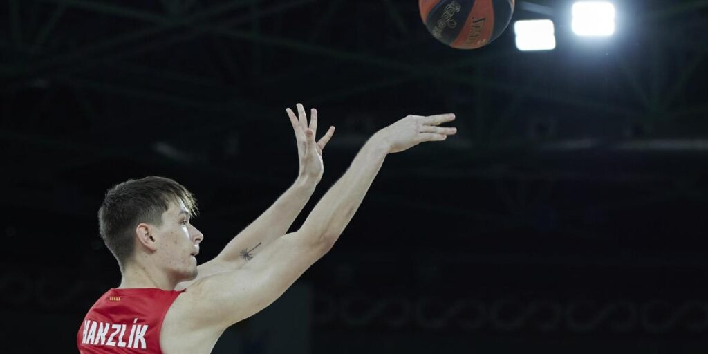 El Girona anuncia la salida de Hanzlik