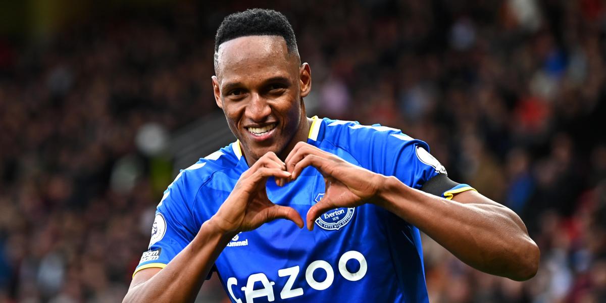 El Granada, entre los clubs interesados en un ex defensa del Barça