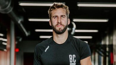 El alumno de Bachelorette Shawn Booth presenta oficialmente a la madre de su futuro bebé