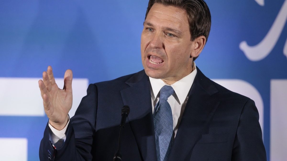 El gobernador Ron DeSantis resultó ileso tras accidente de auto en Tennessee