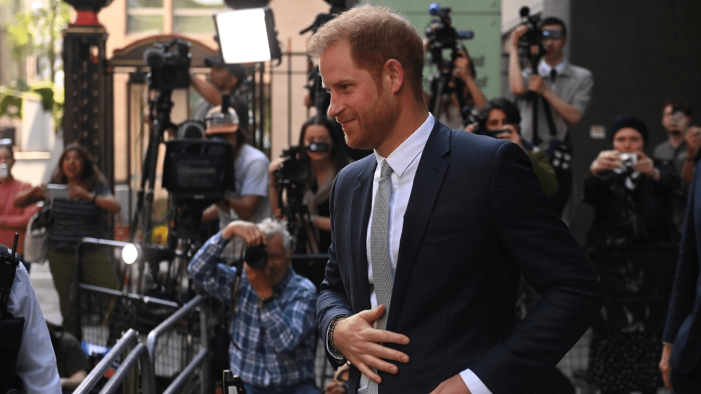 El príncipe Harry podrá llevar a juicio a este periódico por presunta actividad ilícita