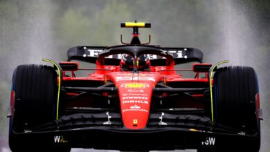 F1: Sainz, el mejor de la lluviosa P1 en Spa; Checo Pérez finaliza quinto
