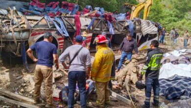 Fotos | Autobús de pasajeros vuelca y cae a barranco en Oaxaca; hay 27 muertos