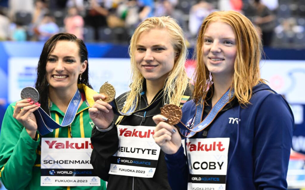 Fukuoka 2023: Ruta Meilutyte repite título mundial en los 100 metros pecho... ¡una década después! | Video