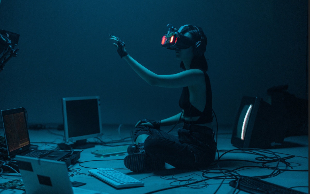 Google, Meta, Amazon y otras grandes empresas en EU aceptan medidas de seguridad sobre inteligencia artificial