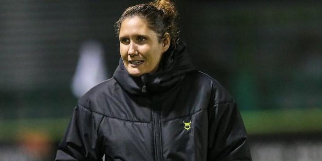 Hannah Dingley rompe moldes en Inglaterra