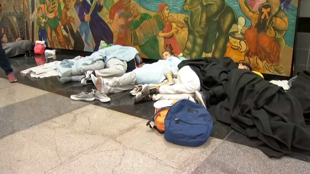 Huelga de hambre por migrantes en Chicago, inician activistas