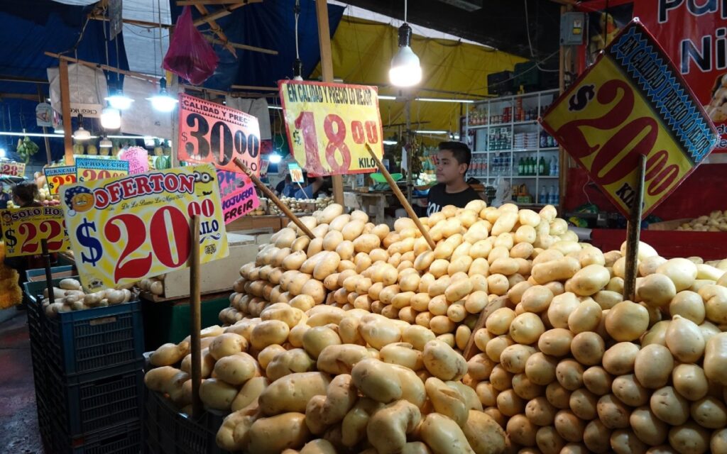 Inflación se desaceleró en julio a menor en más de dos años: Inegi