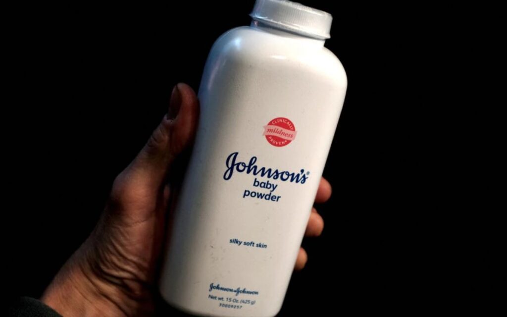Johnson & Johnson pierde juicio por su talco; debe pagar 18.8 mdd