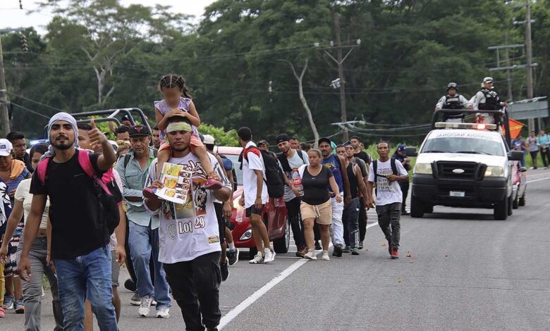 Juez federal bloquea nuevas restricciones de asilo de EU en frontera con México