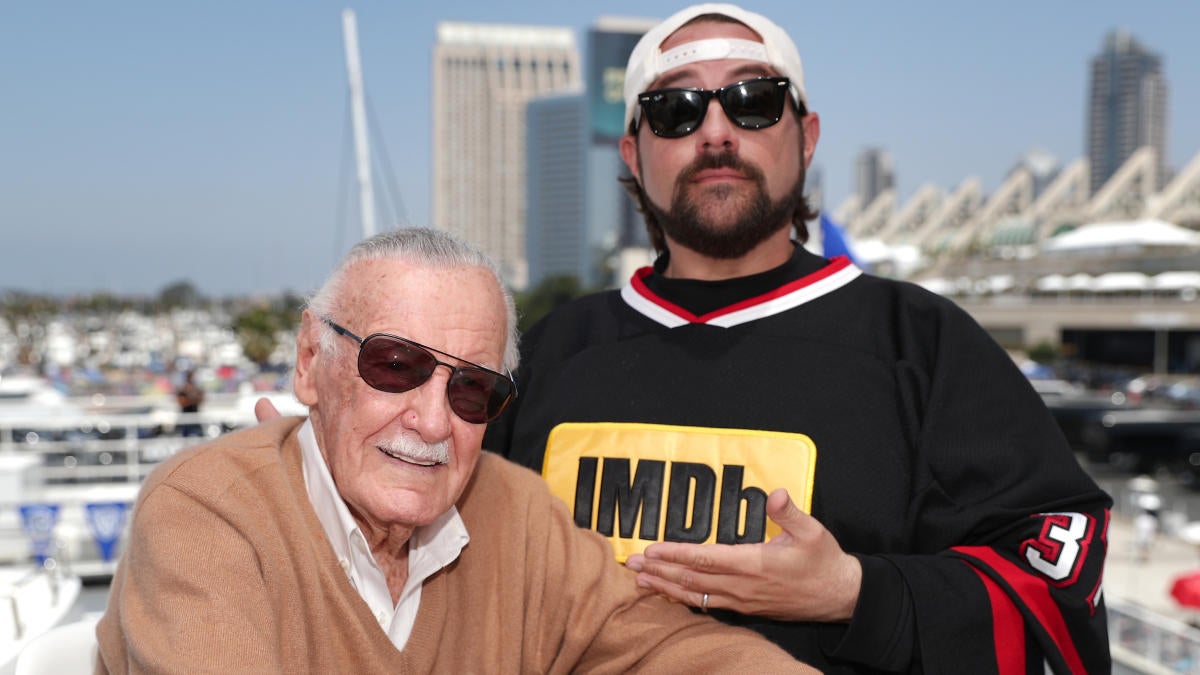 Kevin Smith dice que le ofrecieron una película biográfica de Stan Lee