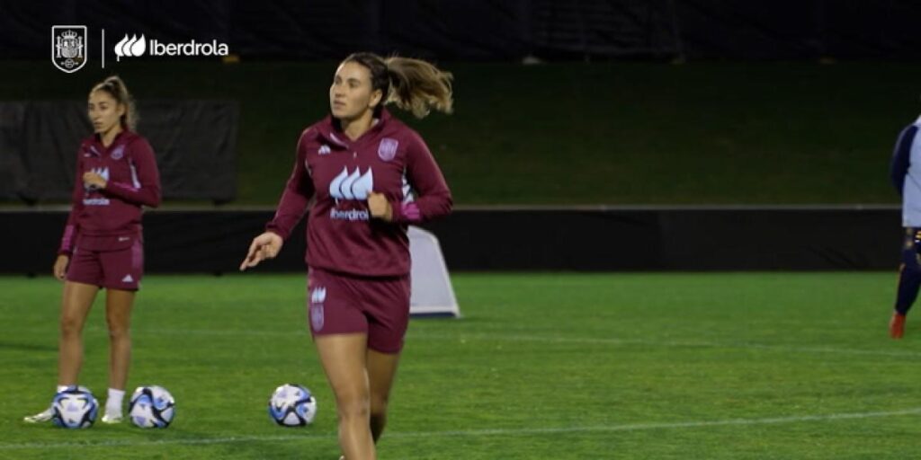La selección, a tope a diez días de su debut