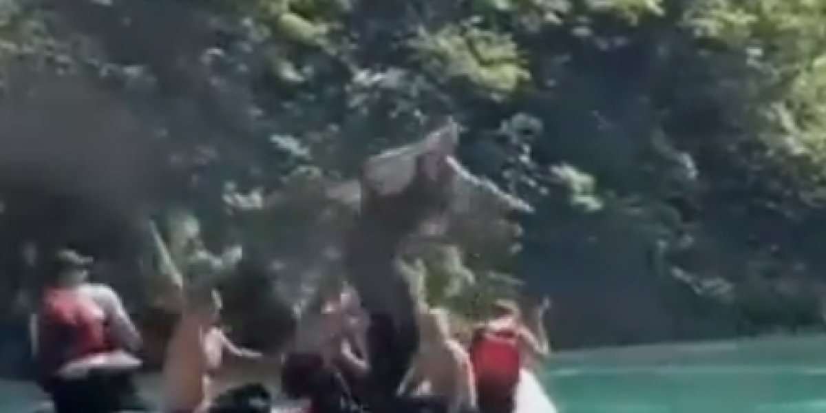 Las locas acrobacias de Jokic: ¿estrella de la NBA o de salto de trampolín?