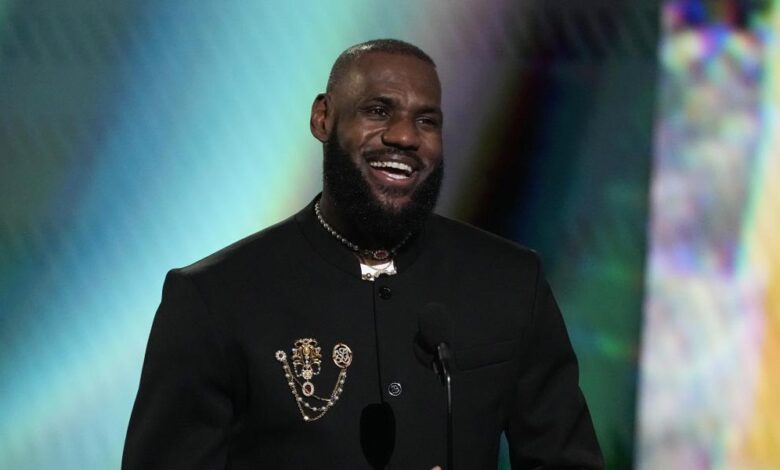 LeBron confirma que no se retira con recado para sus 'haters': "Sé que me odiáis..."