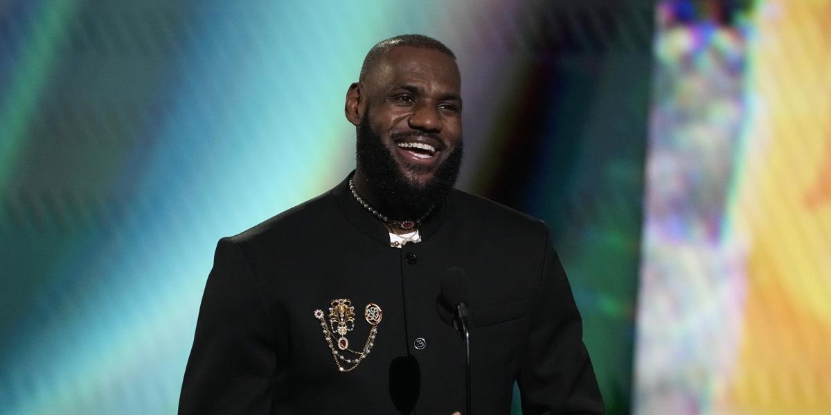 LeBron confirma que no se retira con recado para sus 'haters': "Sé que me odiáis..."