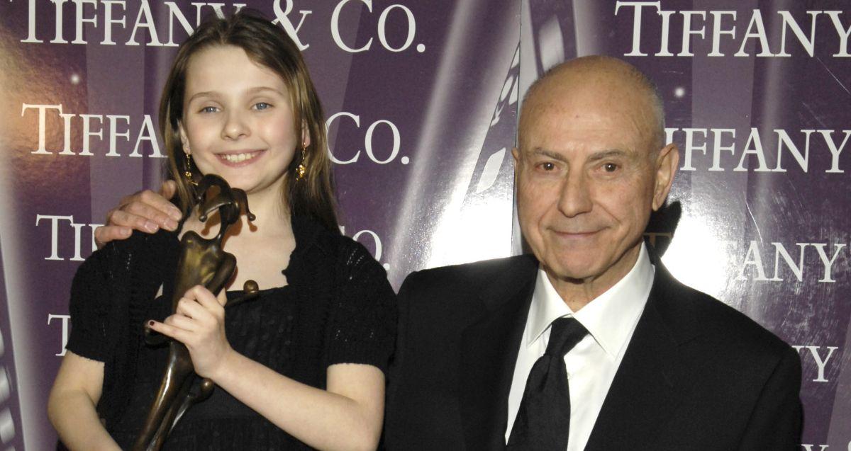 Little Miss Sunshine: Abigail Breslin rinde tributo a Alan Arkin, “Siempre serás el abuelo en mi corazón”
