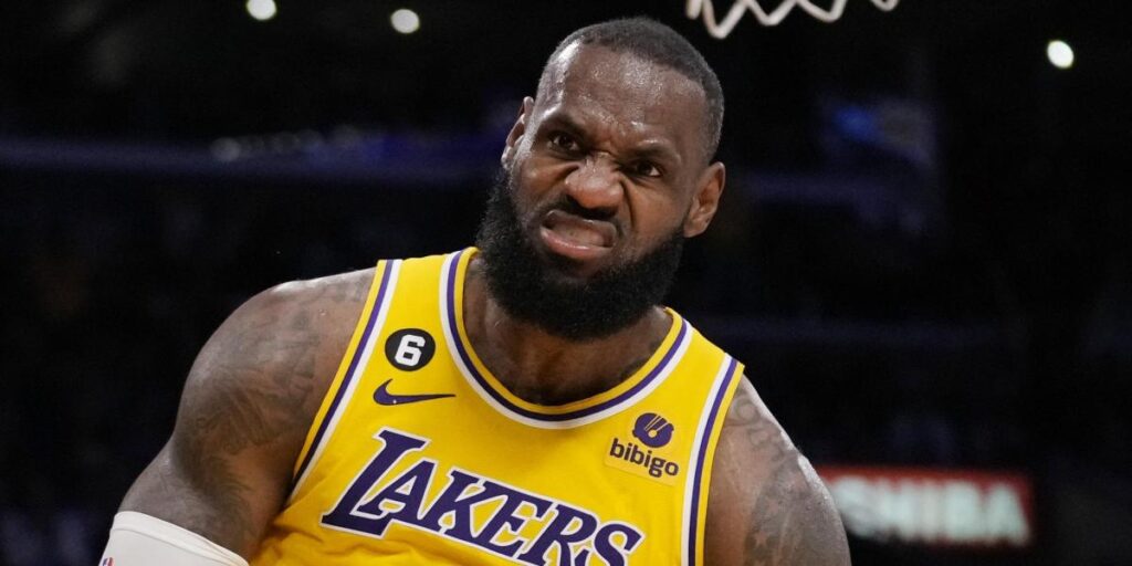 Los Lakers sacan pecho por la buena salud de LeBron y se fijan en un ex ACB