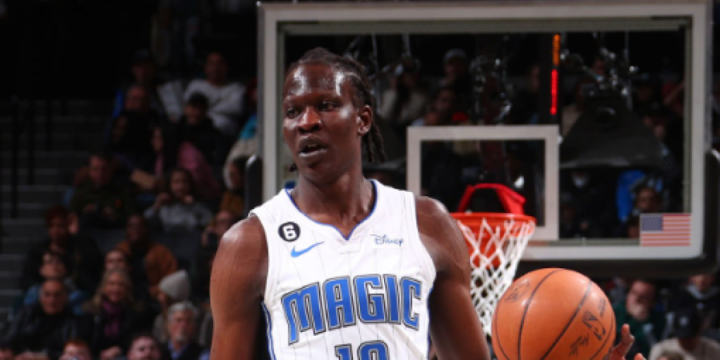 Los Magic cortan a Bol Bol, el 'doble' de Victor Wembanyama