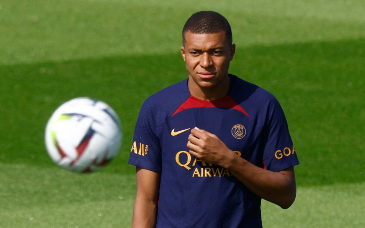 Mbappé se entrena con los descartes del PSG