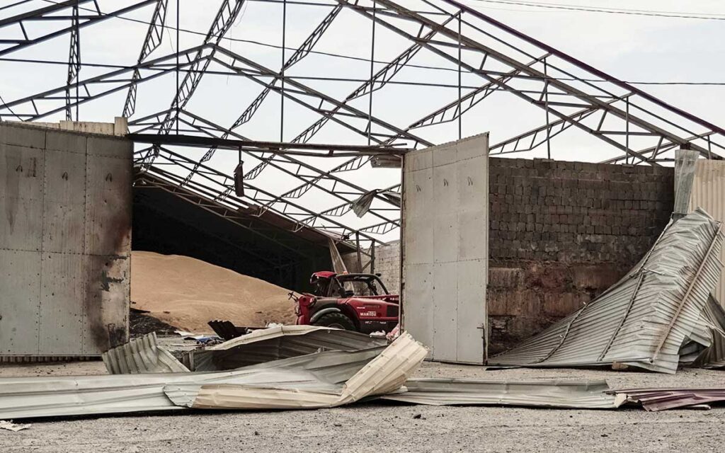 Misiles rusos alcanzan una terminal de cereal y una de petróleo del puerto de Odesa