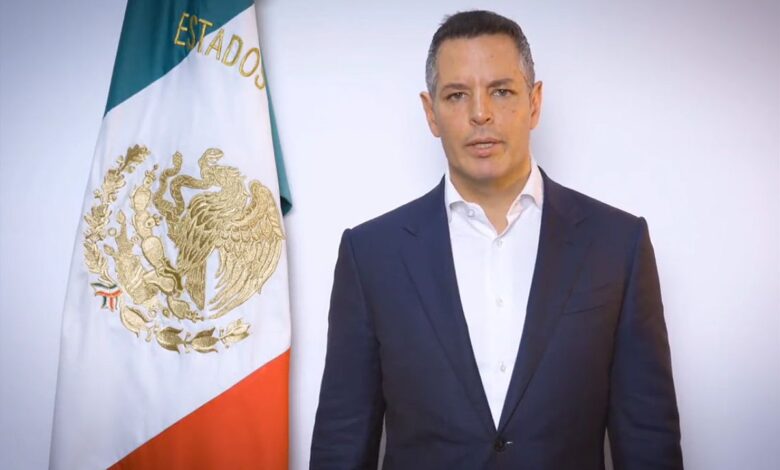 Murat se baja de contienda para 2024; cuestiona método de Va por México