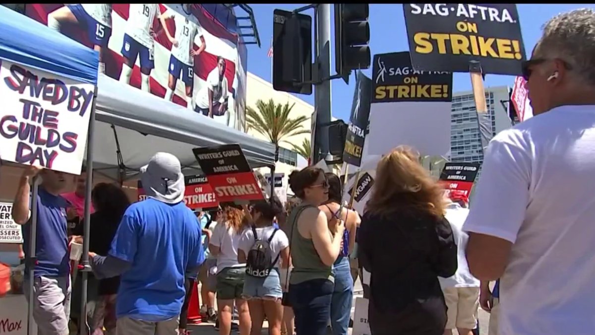Newsom ofrece su ayuda para negociar un acuerdo en la huelga de Hollywood