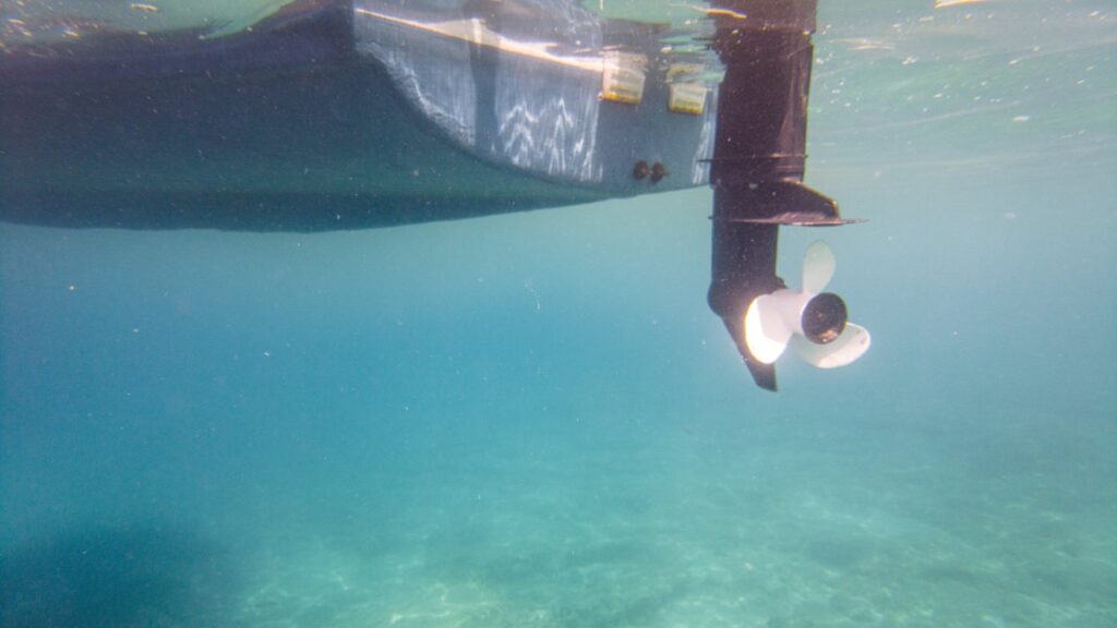 Niña de 6 años muere tras accidente con un barco en Arizona