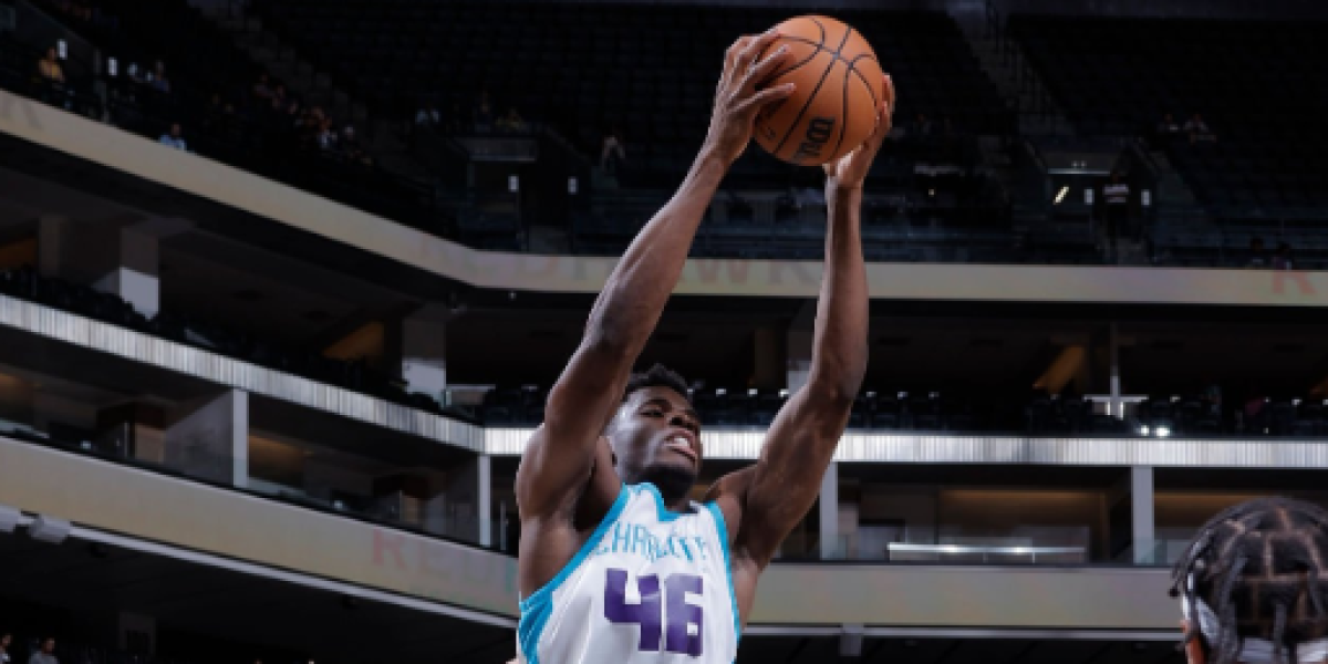 Nnaji deja una buena impresión en su debut con los Hornets en la Summer League