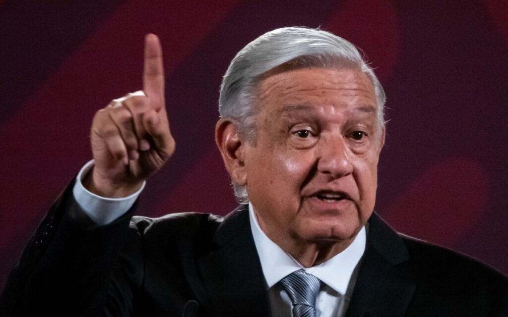 No prosperará búsqueda de quienes difundieron contratos de Xóchitl: AMLO