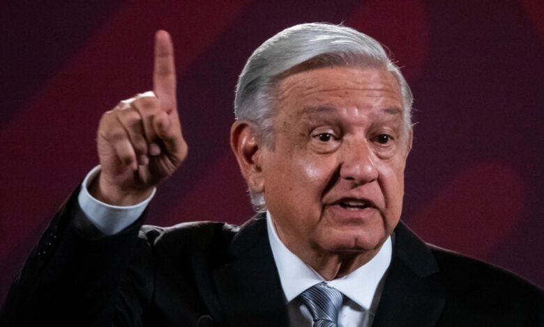 No prosperará búsqueda de quienes difundieron contratos de Xóchitl: AMLO