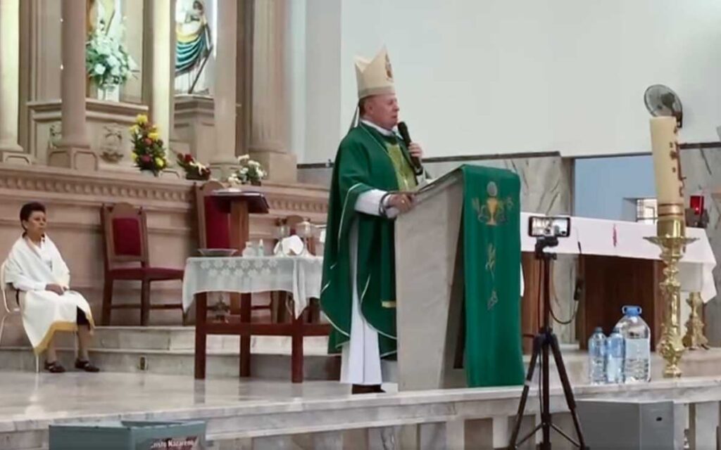 Obispo de Apatzingán pide a AMLO un día de 'duelo nacional', en lugar de celebrar en el Zócalo