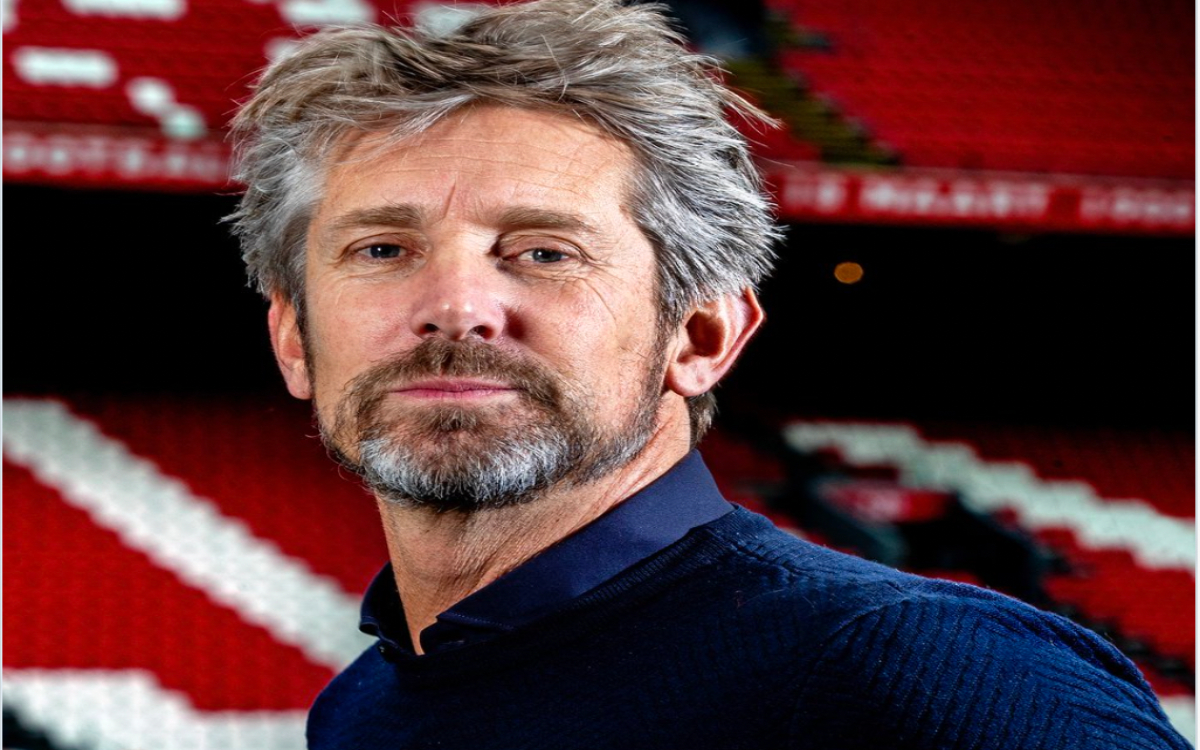 Permanece Edwin van der Sar en la Unidad de Cuidados Intensivos | Tuit