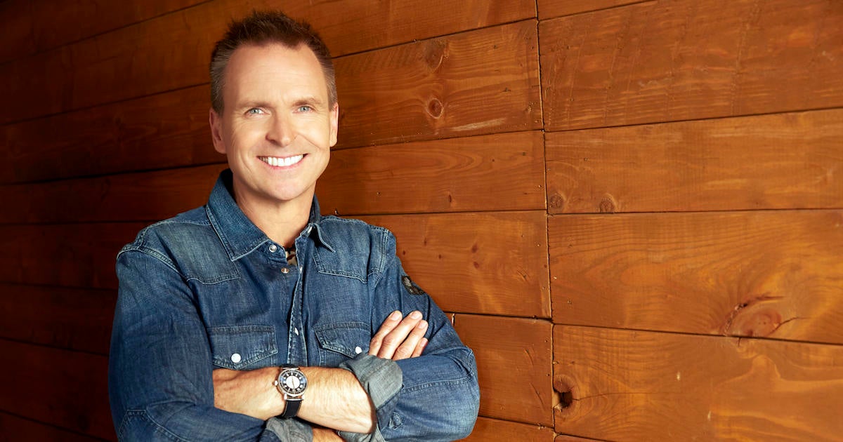 Phil Keoghan regresa a Antigua para un proyecto extremadamente especial