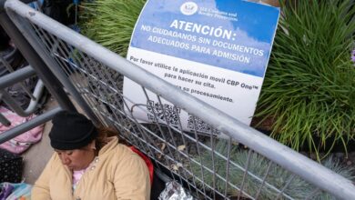 Promesa incumplida: Biden no ha garantizado el acceso de abogados para inmigrantes