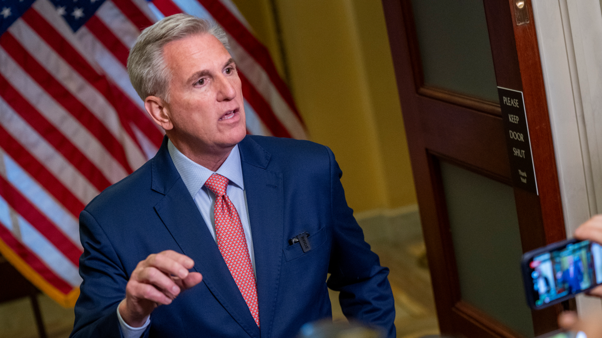 Republicanos amenazan a Joe Biden con juicio político