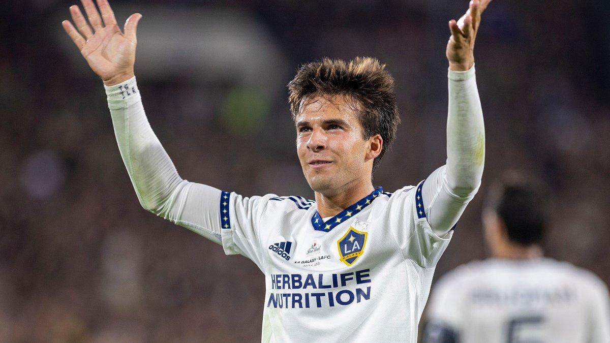 Riqui Puig lleva al Galaxy a la victoria 2-1 sobre LAFC