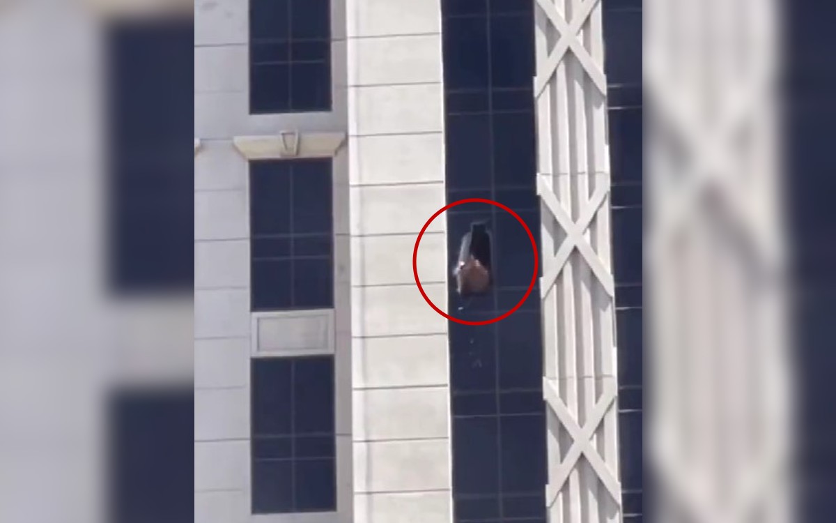 Se atrinchera con rehén en el Caesars Palace de Las Vegas y arroja muebles | Video