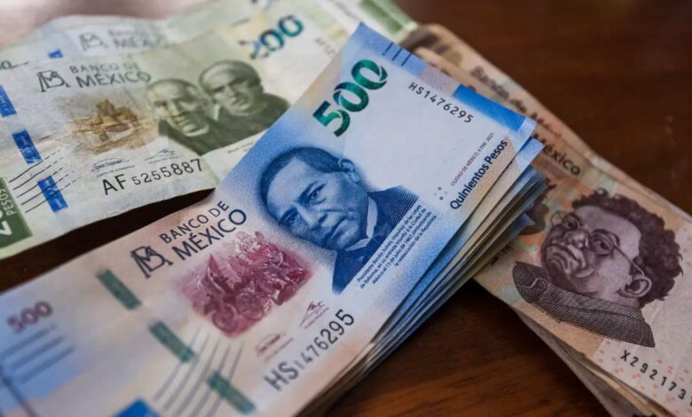 Superpeso rompe la barrera histórica de 17 por dólar