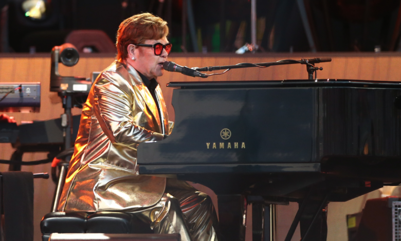 Tras 52 años de carrera, Elton John se retira de los escenarios