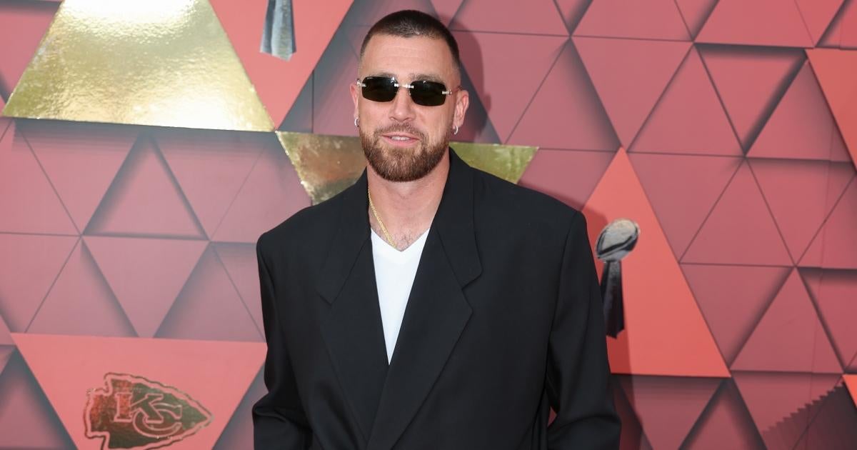 Travis Kelce dice que el podcasting es ‘el trabajo más difícil en el maldito mundo’